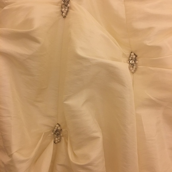 Wedding dress, like new. - Picture 3 of 5